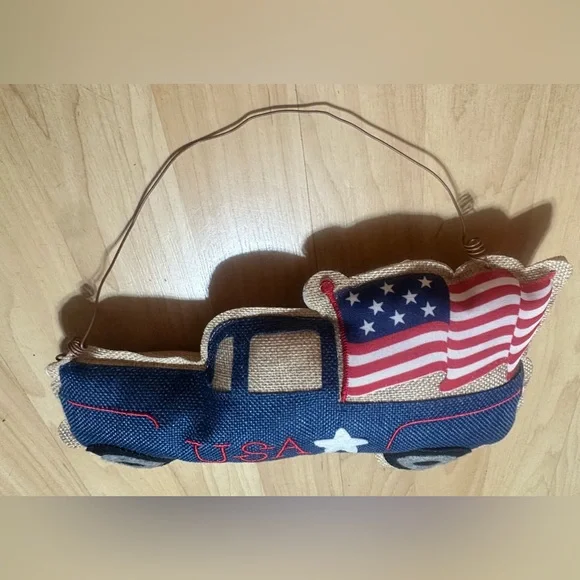 Patriotic Pick Up Truck Wall Hanging - Picture 6 of 6